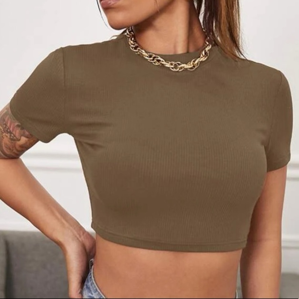 Mock Neck Cropped Tee Size Large